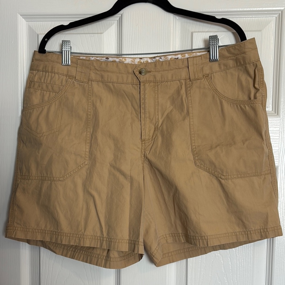 Columbia Women's Tan Shorts